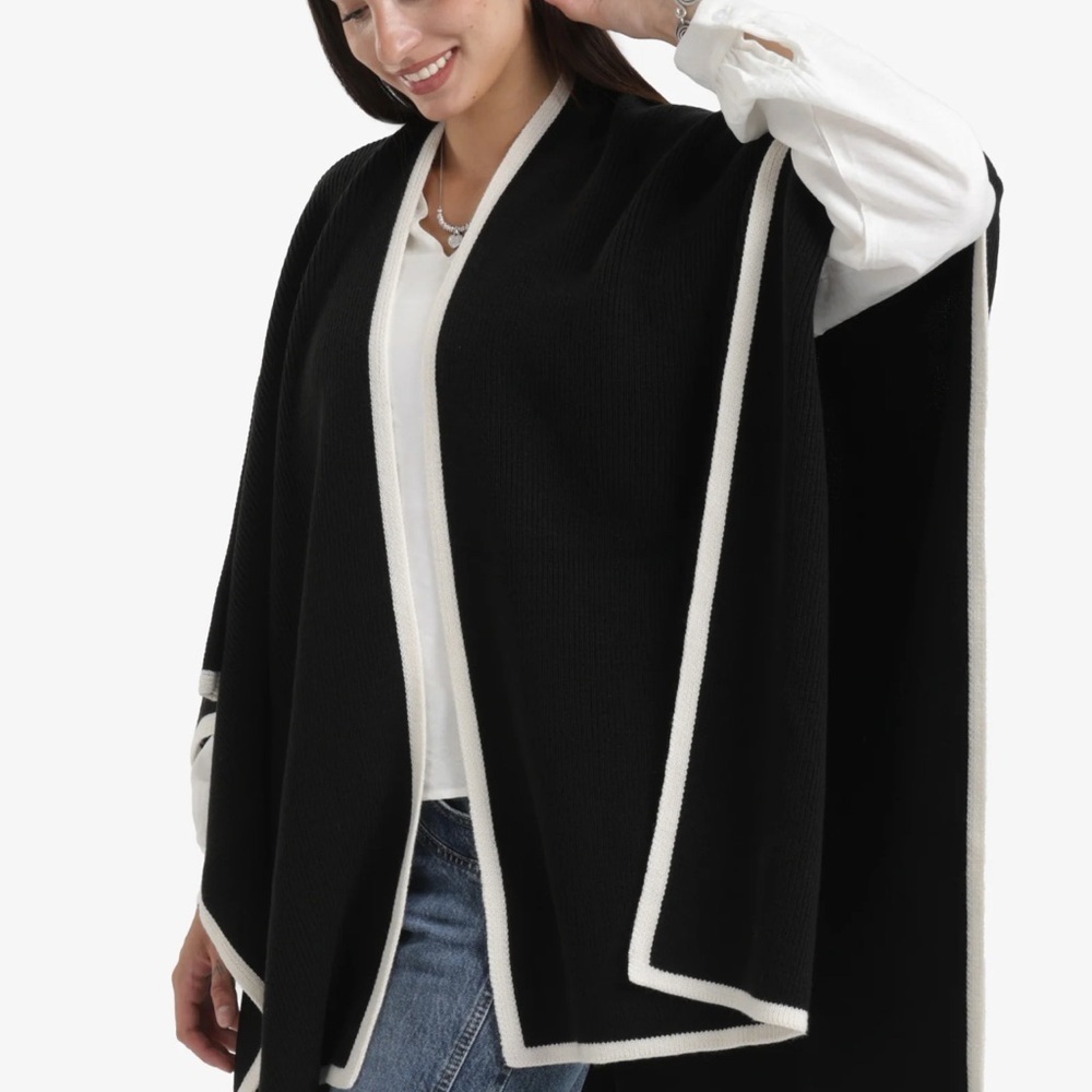 Kerisma Reversible Two Tone Elegant Black and Cream Women’s Poncho Wrap Like New